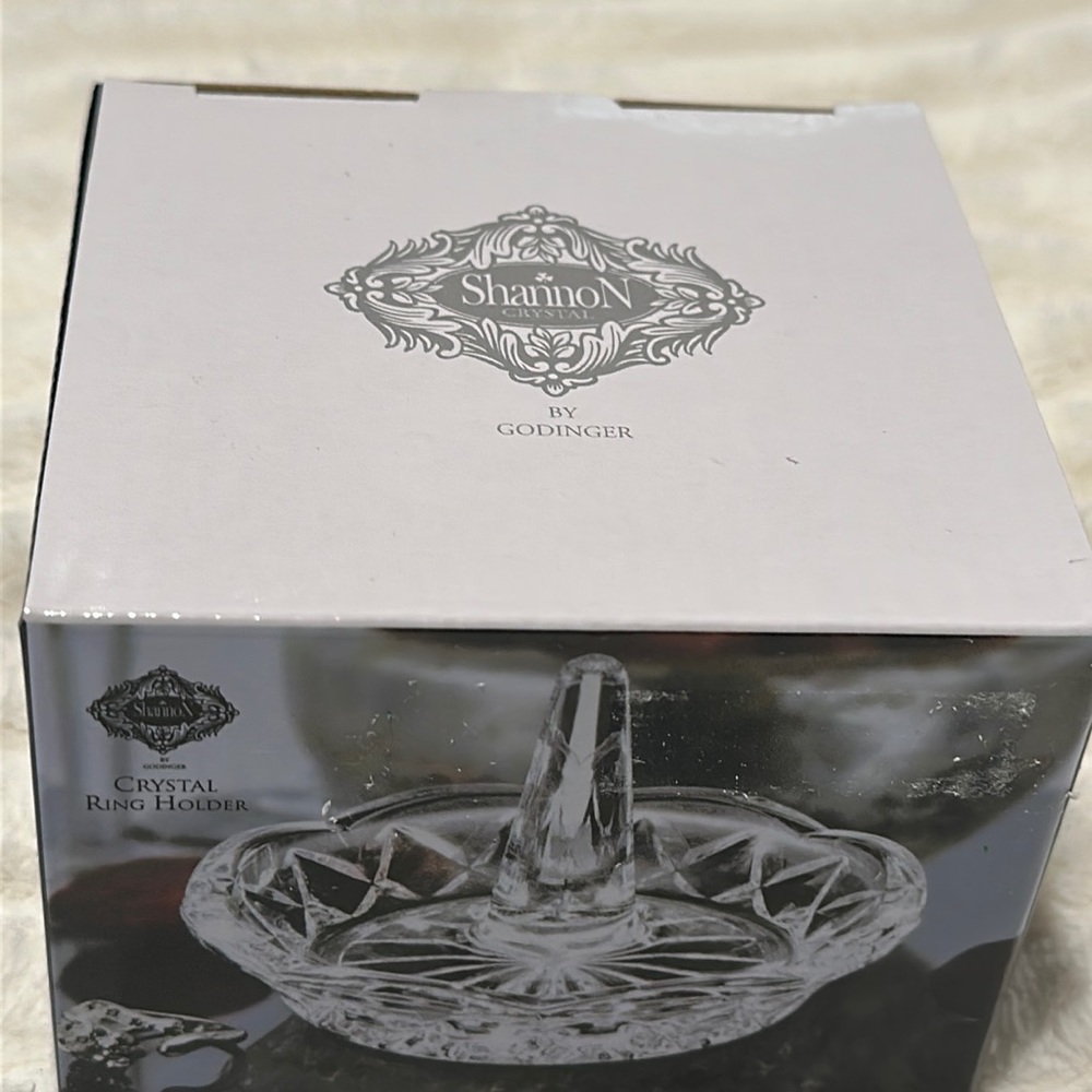 SHANNON CRYSTAL by Godinger Crystal Ring Holder.